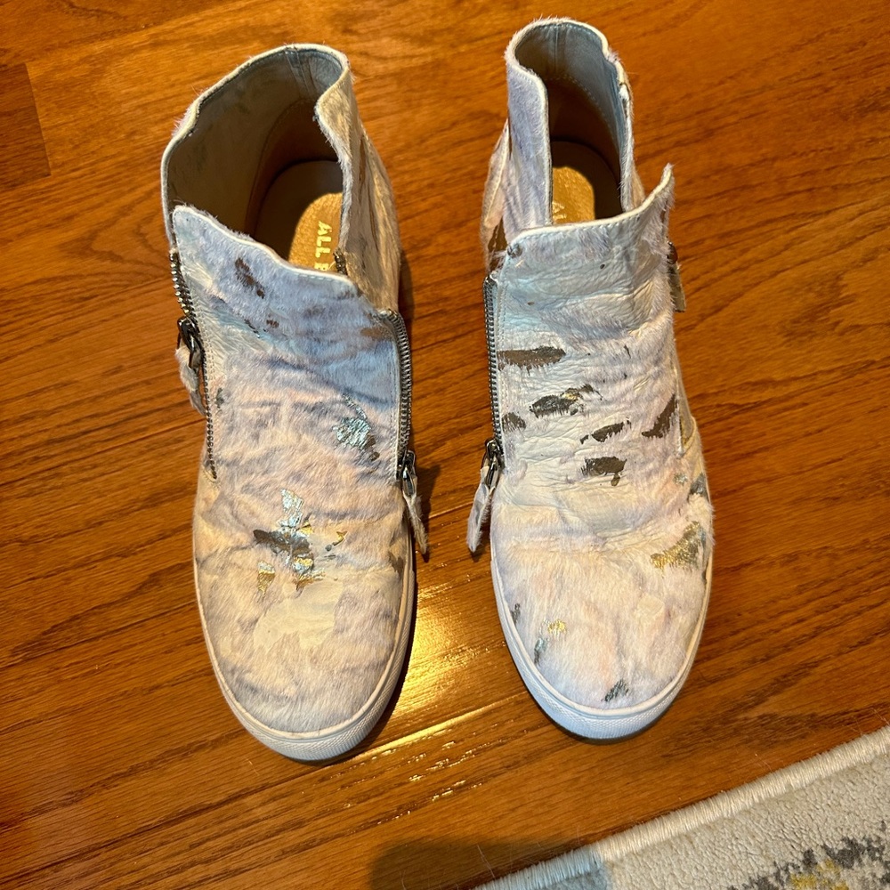 Zip up sneakers